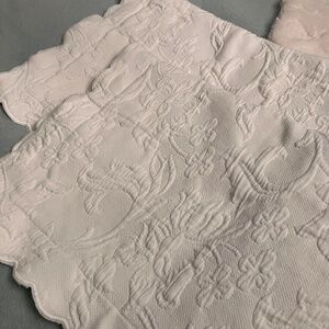 Matelasse Queen Coverlet Spread w/Shams